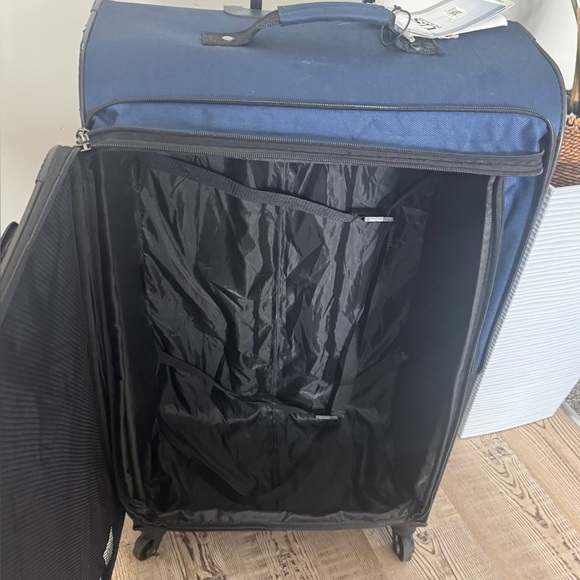 U.S. Traveler Aviron Bay exp. Softside Wheels,Navy, carry on Spinner Luggage - Picture 10 of 11